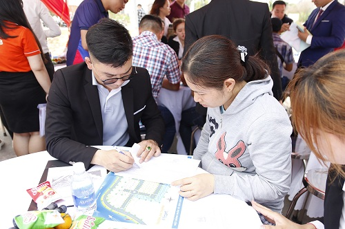 Đất nền quận 12, TP HCM đ&oacute;n s&oacute;ng thị trường - Ảnh 2.