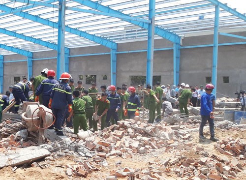 Nạn nhân thứ 7 tử vong trong vụ sập tường ở Vĩnh Long