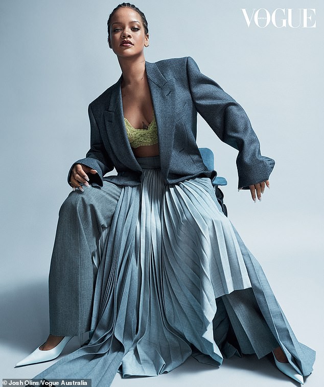 Rihanna đầy quyền lực tr&ecirc;n tạp ch&iacute; Vogue - Ảnh 3.