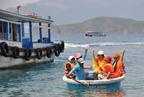 Khách sạn tăng giá vẫn "cháy" phòng