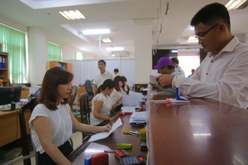 Mạnh dạn bỏ chế độ "viên chức suốt đời"