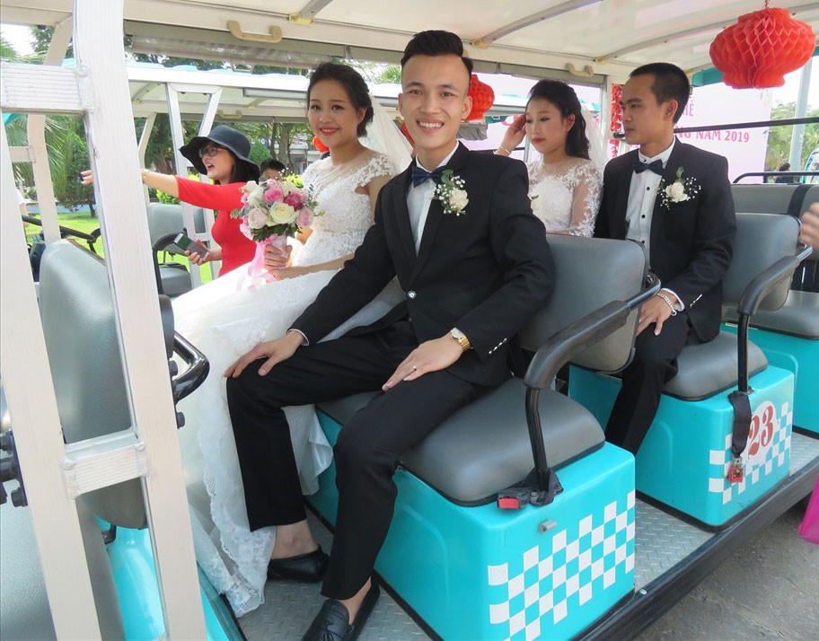 Rộn r&agrave;ng Th&aacute;ng C&ocirc;ng nh&acirc;n ở nhiều địa phương - Ảnh 2.