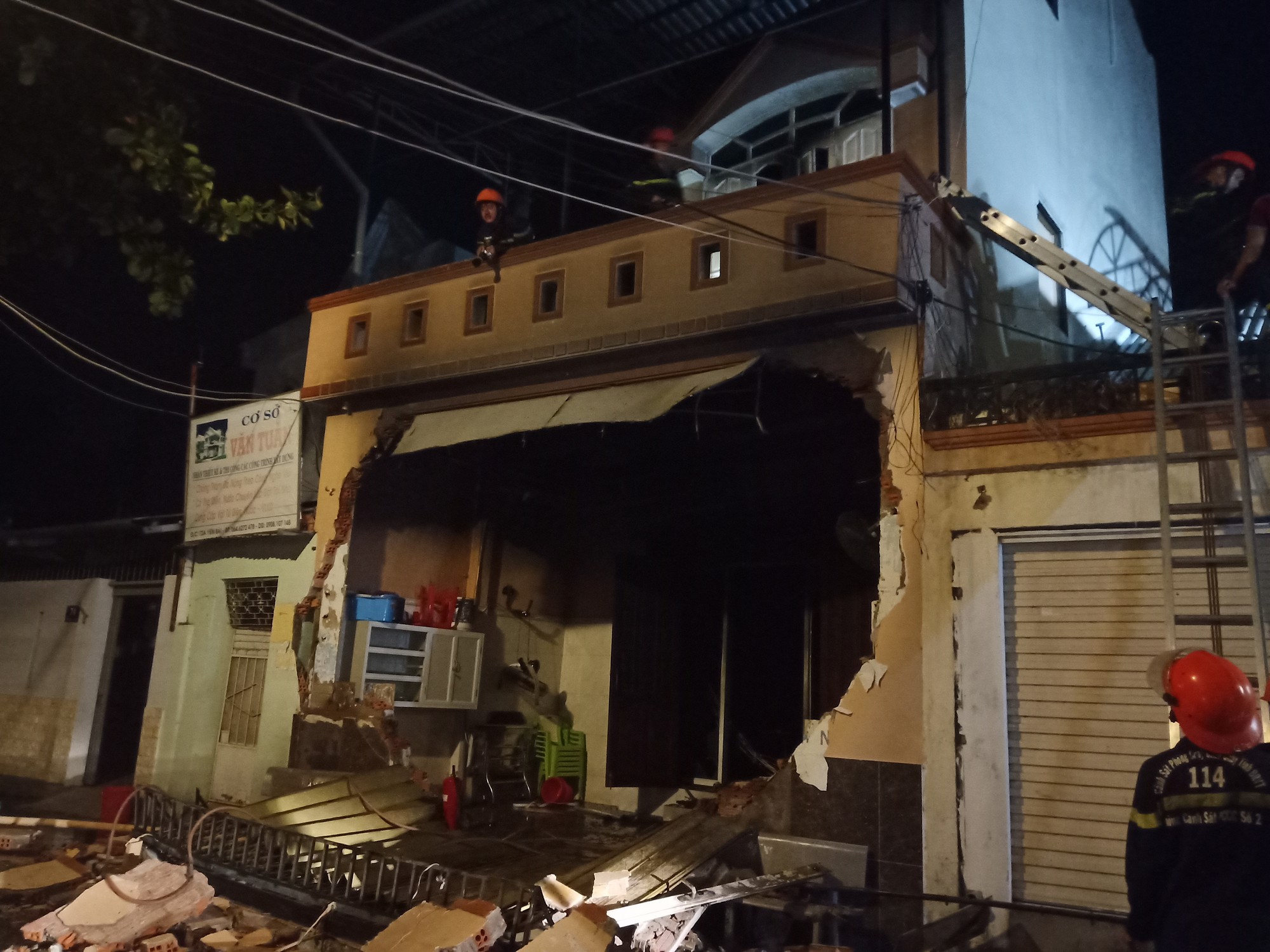 Người đàn ông gọi điện thông báo cho vợ rồi tự tử