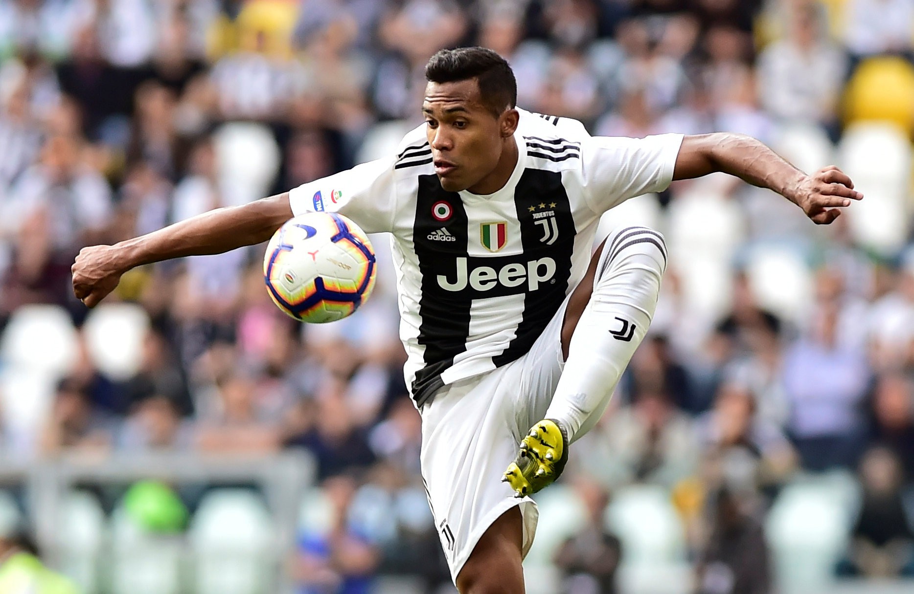 Mưa kỷ lục ngày Ronaldo vô địch Serie A cùng Juventus - Ảnh 4.