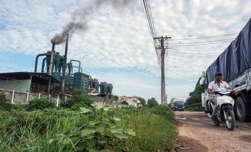 To&aacute;t mồ h&ocirc;i t&igrave;m mặt bằng sản xuất - Ảnh 1.
