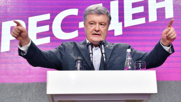Bầu cử Ukraine: Tổng thống Poroshenko bị diễn vi&ecirc;n h&agrave;i đ&aacute;nh bại - Ảnh 2.