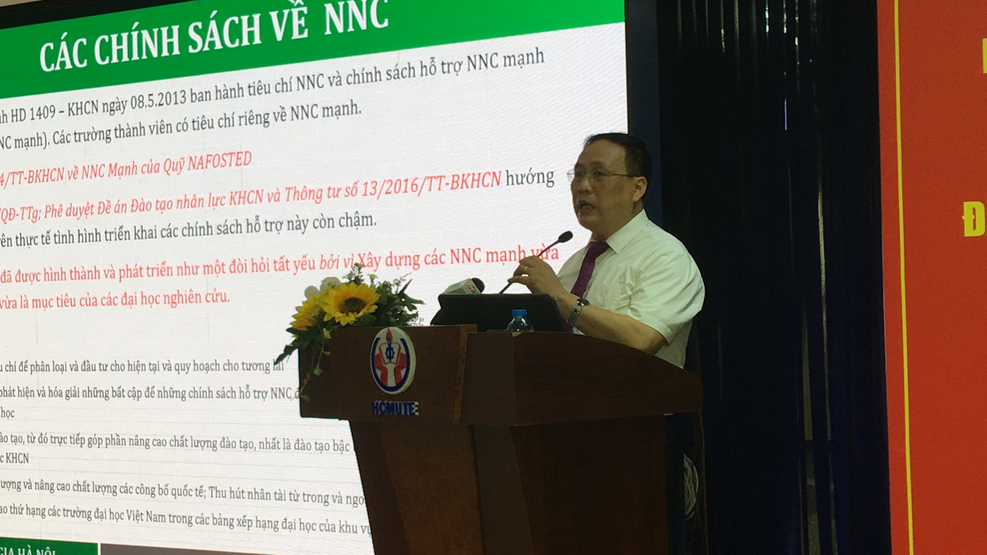 Ph&aacute;t triển nh&oacute;m nghi&ecirc;n cứu mạnh ở trường ĐH: Kh&oacute; trăm bề! - Ảnh 4.