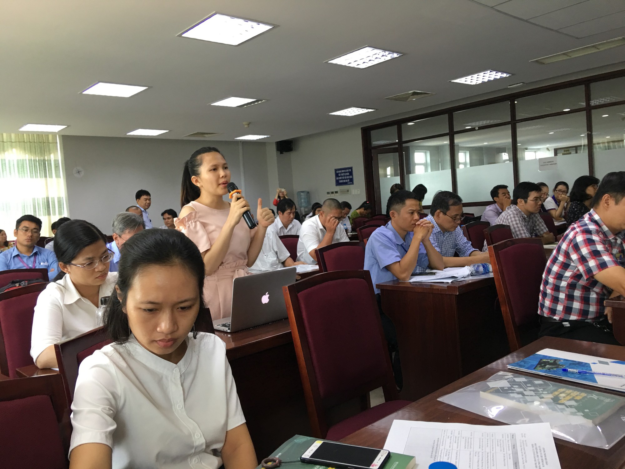 Ph&aacute;t triển nh&oacute;m nghi&ecirc;n cứu mạnh ở trường ĐH: Kh&oacute; trăm bề! - Ảnh 1.