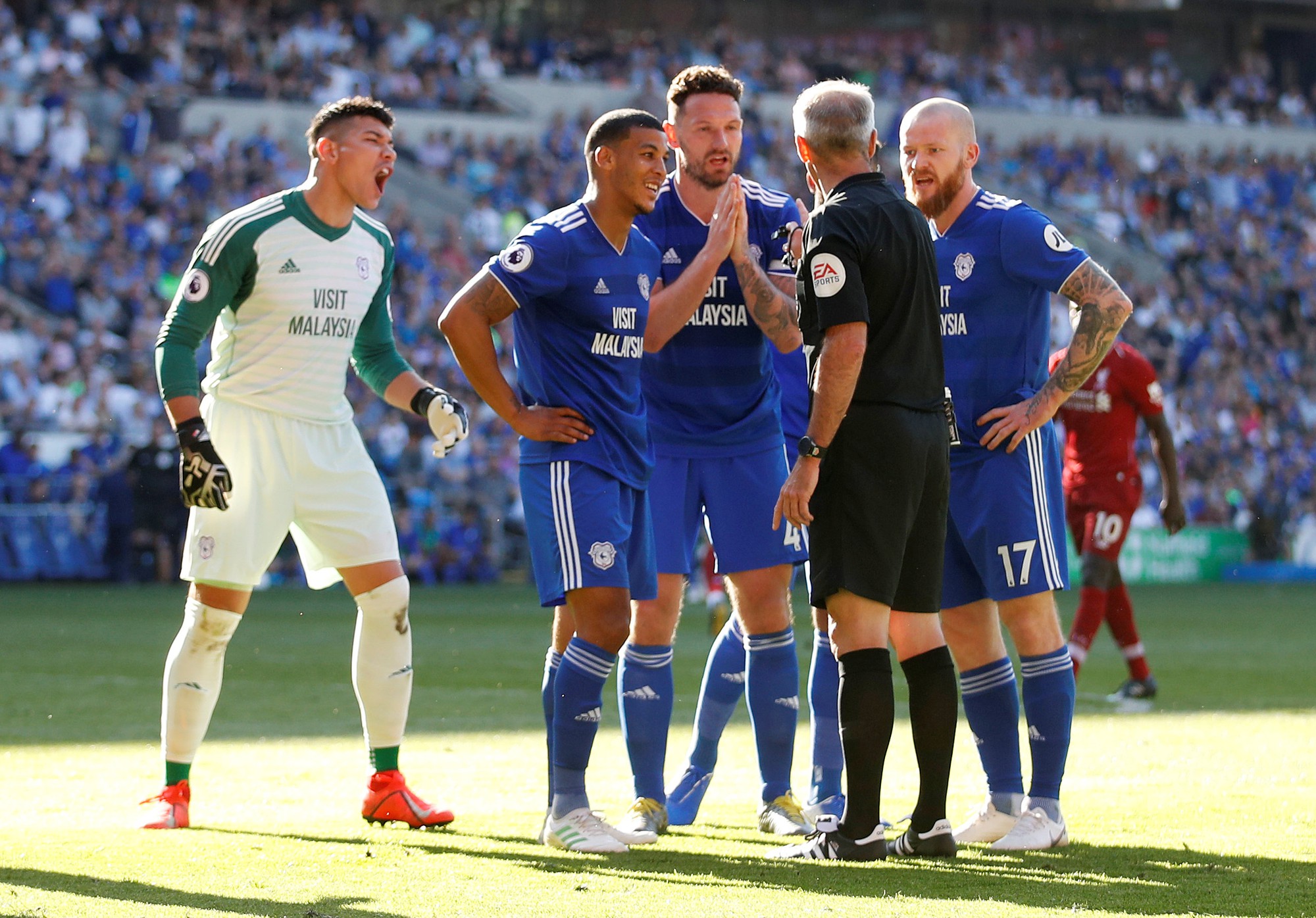 Liverpool đ&ograve;i lại ng&ocirc;i đầu bảng, Arsenal thua thảm s&acirc;n nh&agrave; - Ảnh 6.