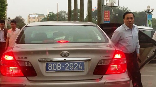 Vụ chủ tịch HĐND tỉnh Ninh Bình đi xe biển 80B: Thu hồi cả 2 xe biển xanh