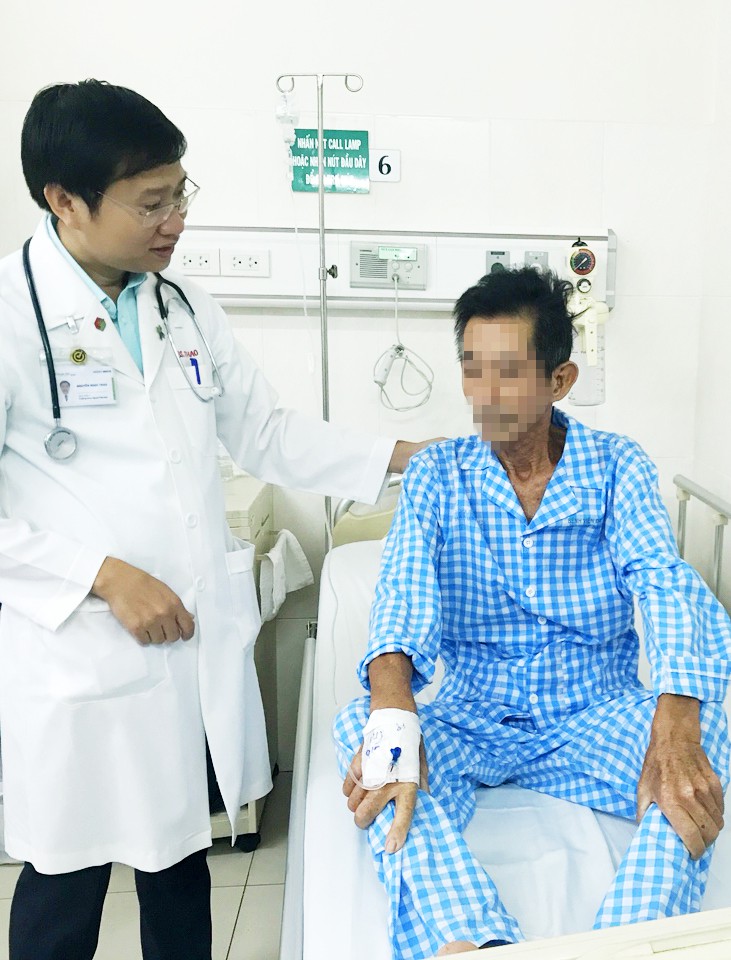 Ăn khó tiêu, đi cấp cứu phát hiện ruột suýt vỡ