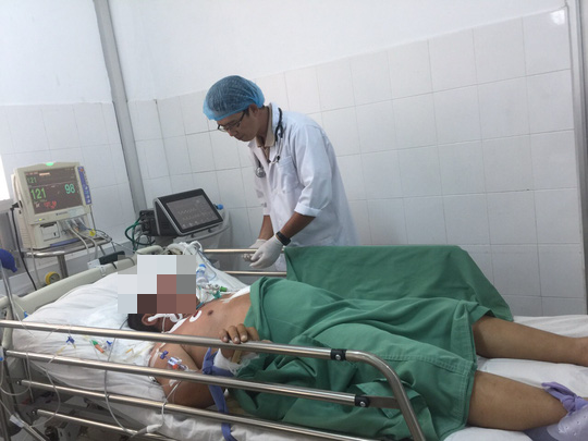 Sau 4 ng&agrave;y lọc m&aacute;u li&ecirc;n tục, bệnh nh&acirc;n bị TNGT tho&aacute;t chết thần kỳ - Ảnh 1.