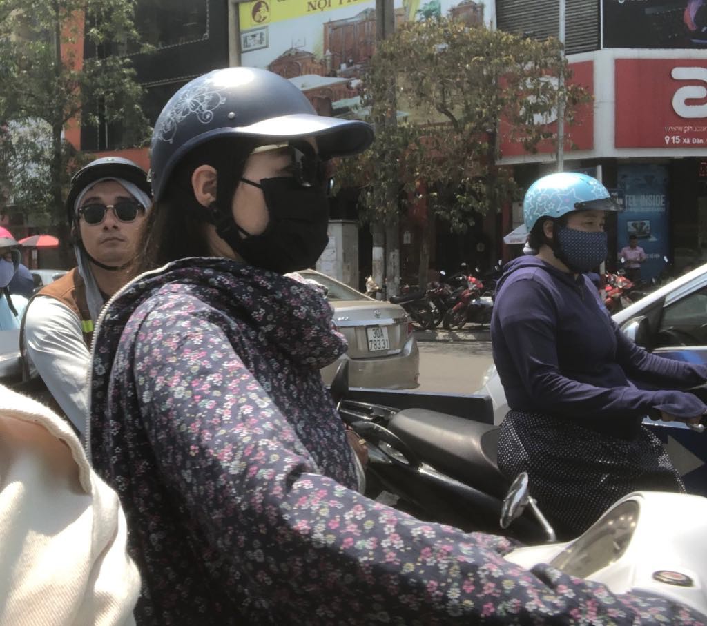 Bác sĩ hướng dẫn cách ứng phó khi tia UV ở mức "rất nguy hiểm"