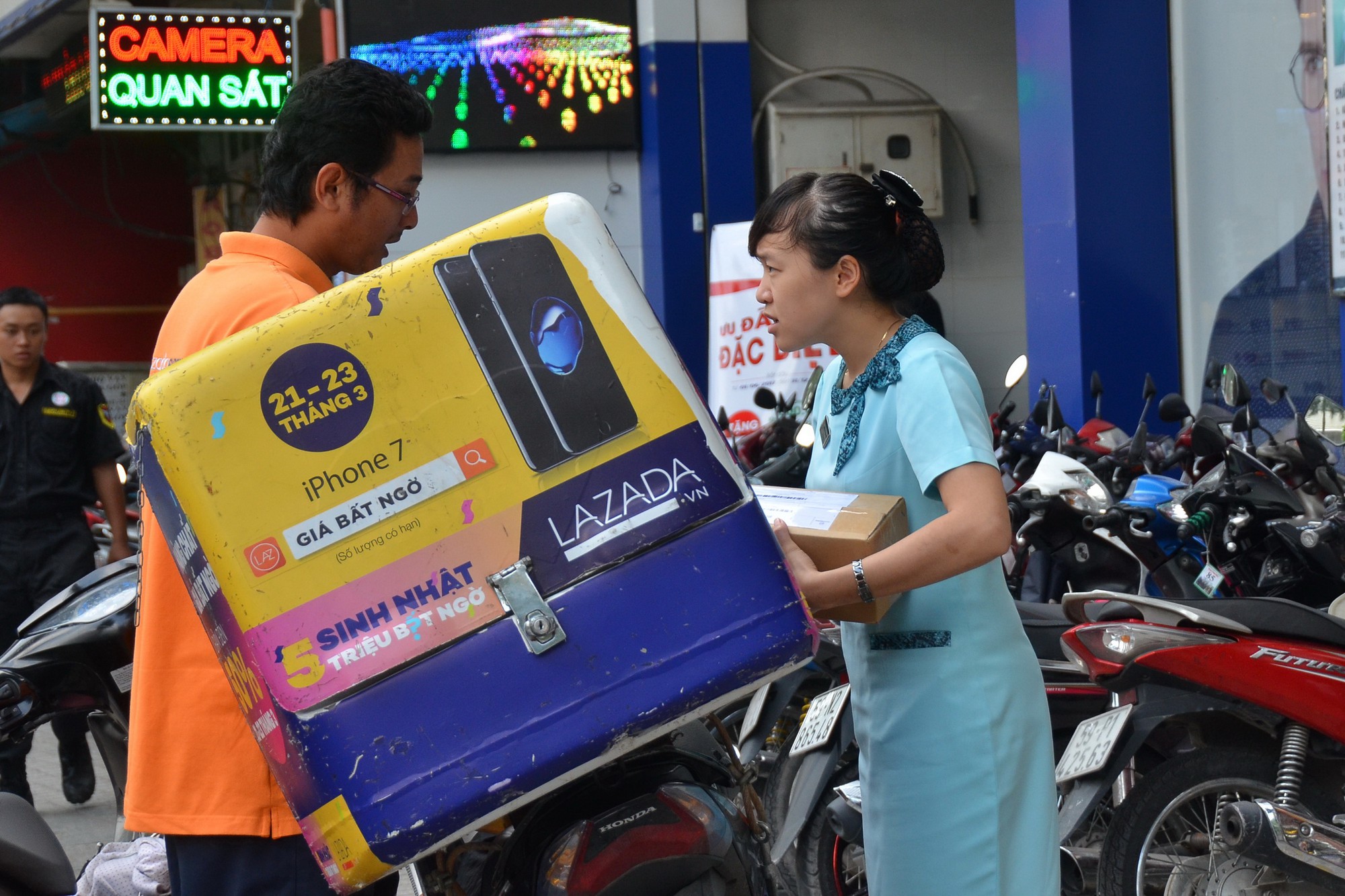 Tranh c&atilde;i xung quanh việc Lazada ngừng đồng kiểm khi nhận h&agrave;ng - Ảnh 1.