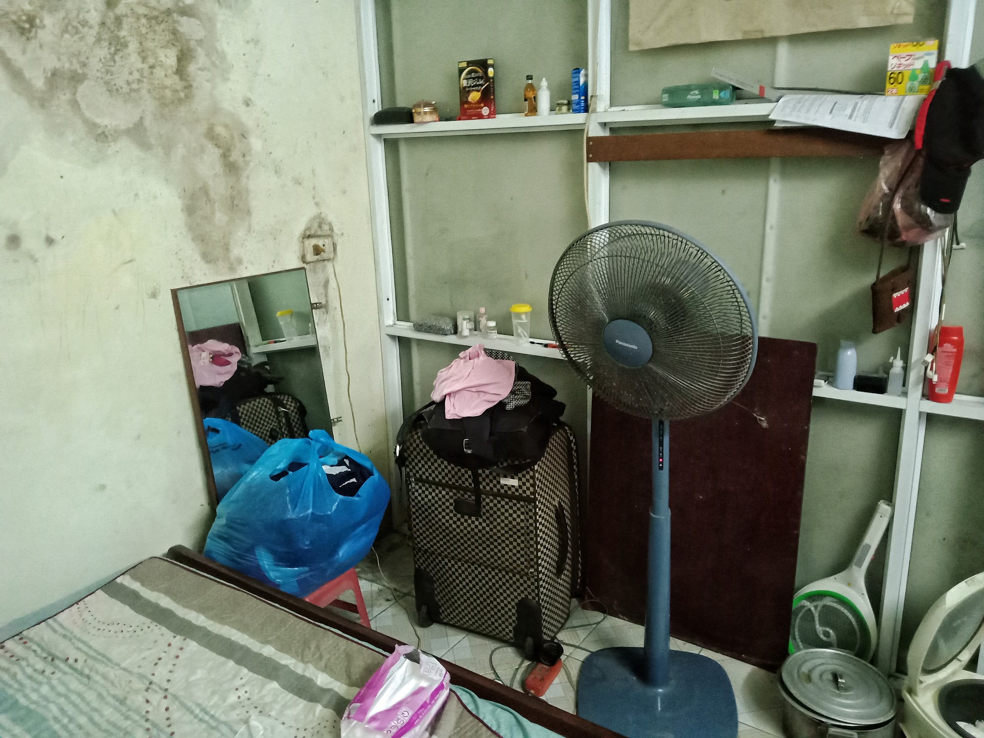 Ứa lệ trong đêm trắng ở căn nhà xập xệ của nữ công nhân môi trường tử nạn - Ảnh 12.