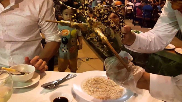 Kh&aacute;m ph&aacute; m&oacute;n tiết canh t&ocirc;m h&ugrave;m - đặc sản Vũng T&agrave;u ngon nức tiếng - Ảnh 7.