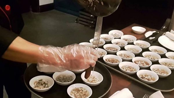 Kh&aacute;m ph&aacute; m&oacute;n tiết canh t&ocirc;m h&ugrave;m - đặc sản Vũng T&agrave;u ngon nức tiếng - Ảnh 9.