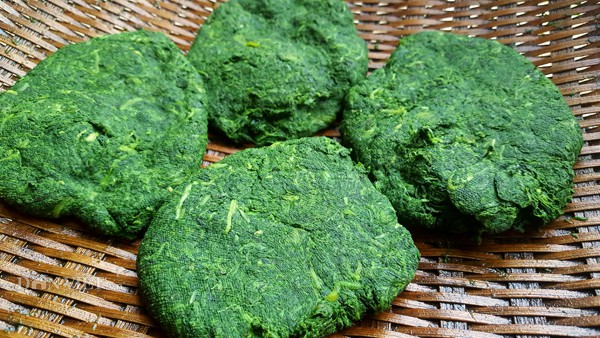 Kỳ công làm đặc sản xanh lét, tên nghe bí hiểm ngon không ngờ - Ảnh 3.