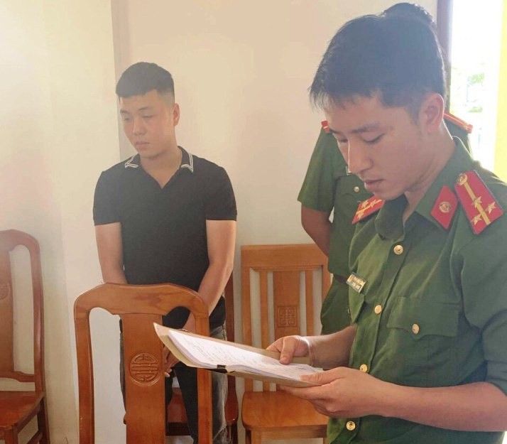 Bắt kẻ "núp bóng" nhân viên trộm hàng chục triệu đồng tiền công ty cũ