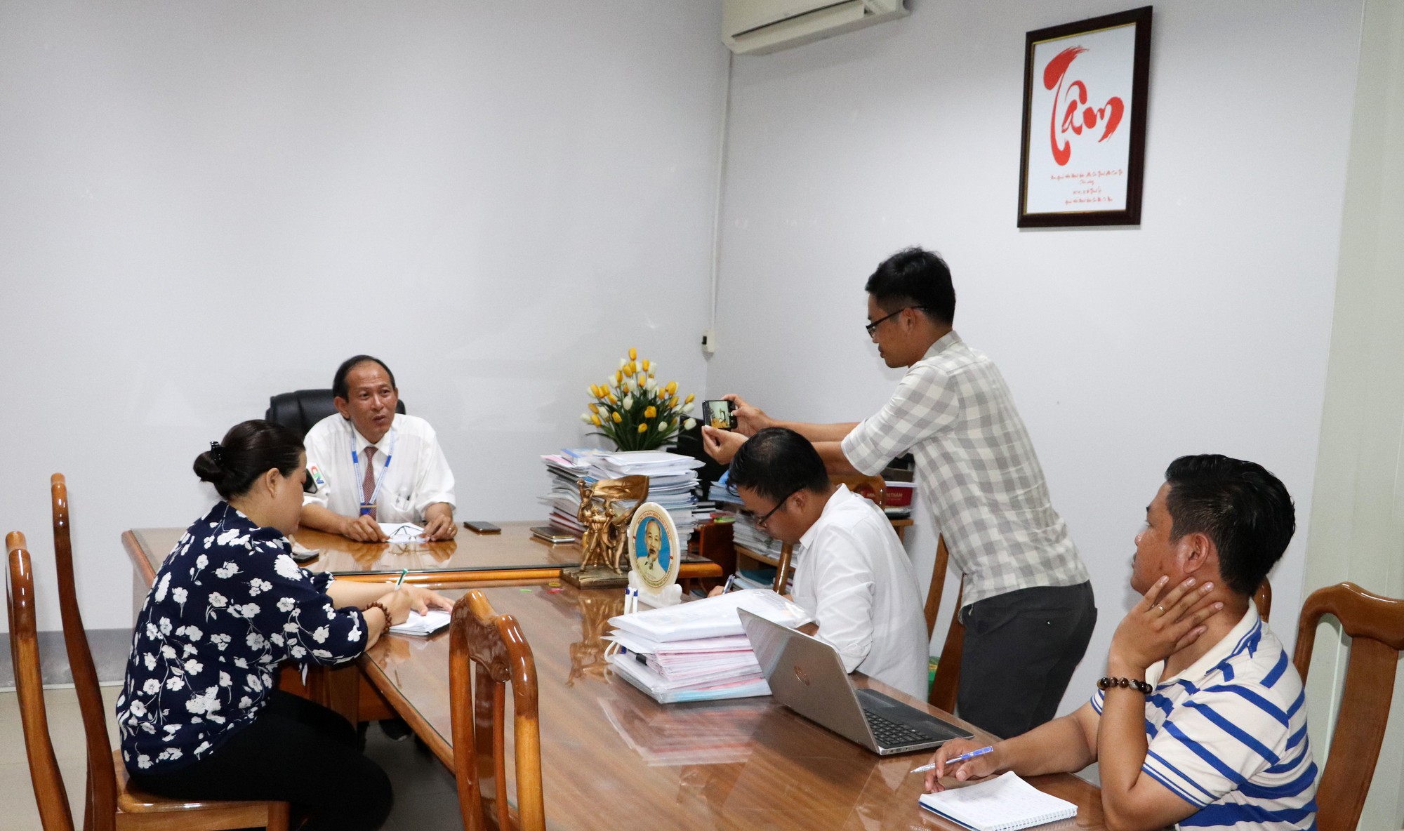Vụ hơn 300 thi thể thai nhi ở nh&agrave; m&aacute;y r&aacute;c: L&atilde;nh đạo bệnh viện l&ecirc;n tiếng - Ảnh 1.