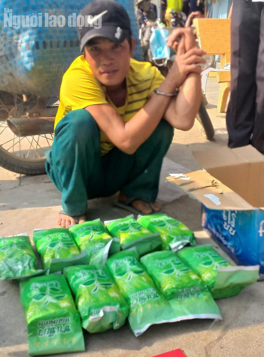 D&ugrave;ng xe m&aacute;y chở 15 kg ma t&uacute;y, Nguyễn Văn Chạy chạy kh&ocirc;ng tho&aacute;t - Ảnh 1.