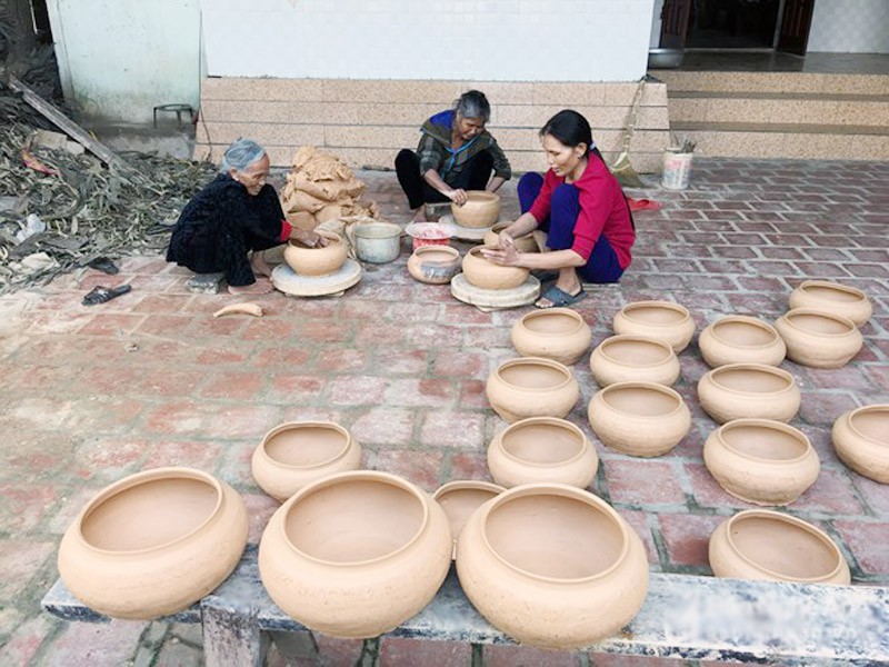 D&ugrave;ng nồi đất Tr&ugrave; Sơn để... nấu v&agrave;ng - Ảnh 1.