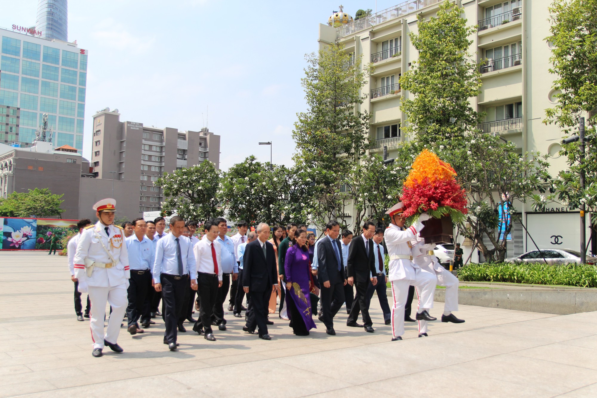 Lãnh đạo TP HCM dâng hương Chủ tịch Hồ Chí Minh