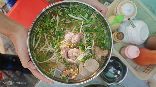 Tô phở khổng lồ và 4 món ngon phải thử khi đến Sa Đéc