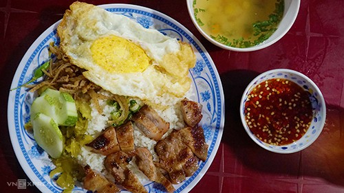 Tô phở khổng lồ và 4 món ngon phải thử khi đến Sa Đéc - Ảnh 5.