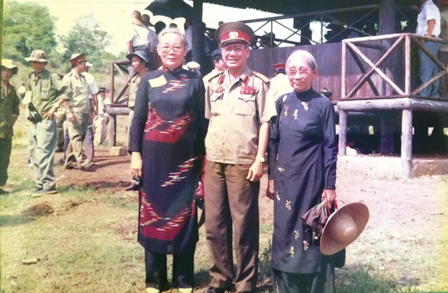 SỐNG ĐỂ SẺ CHIA