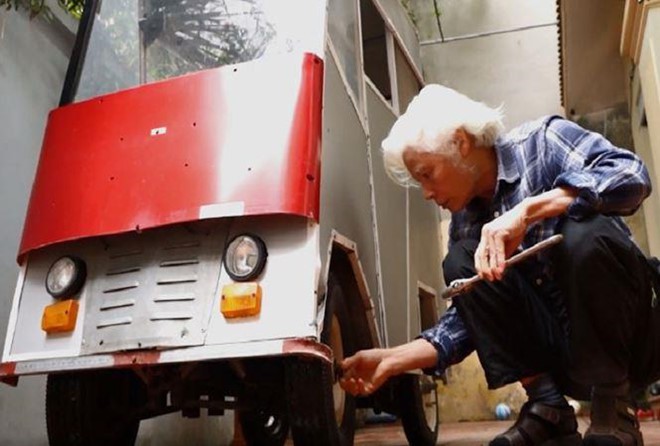 Thầy giáo 70 tuổi chế ôtô điện từ linh kiện đồng nát