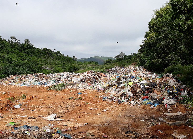 Khiển trách nguyên trưởng Ban Quản lý các công trình huyện "làm xiếc" tiền ngân sách