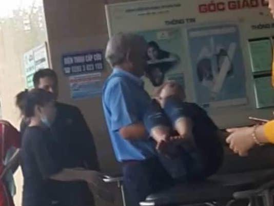 Rò rỉ khí gas, hàng chục công nhân ngất xỉu, sùi bọt mép