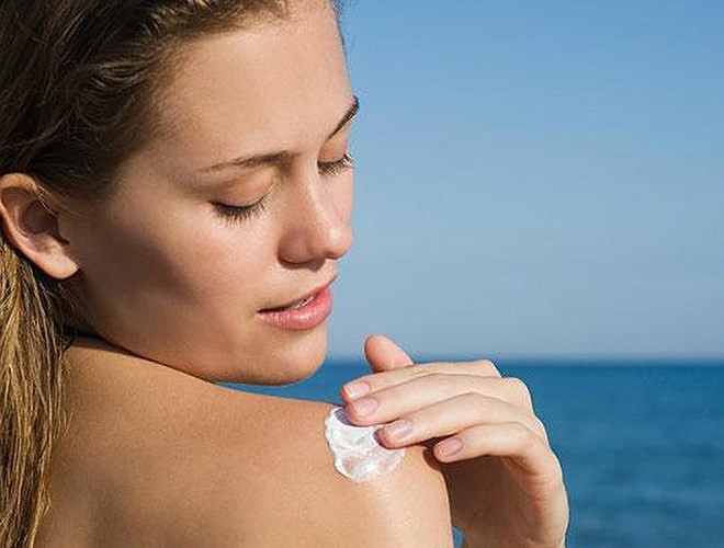 Trọn bộ bí quyết vàng giúp bảo vệ da khỏi tác hại của nắng - Ảnh 2.