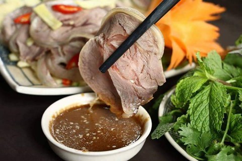 Đến Phú Yên ăn gì khi ở trung tâm thành phố? - Ảnh 2.