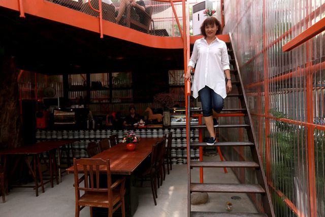 Độc lạ quán cà phê giàn giáo, khách tò mò ở TP HCM - Ảnh 10.