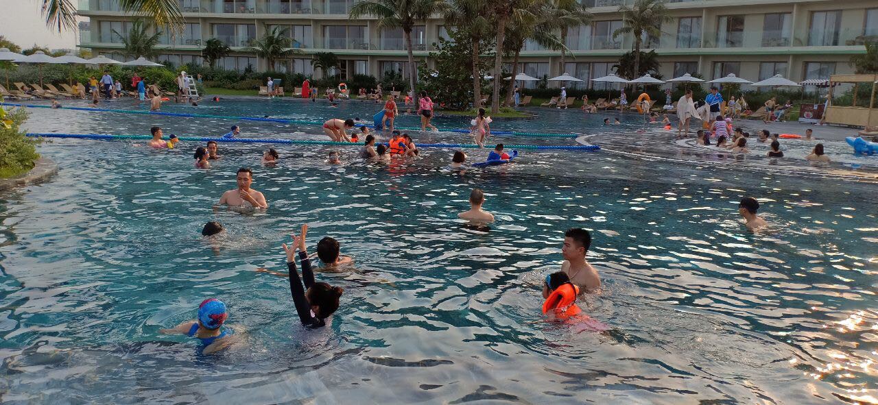Kh&oacute; đặt ph&ograve;ng kh&aacute;ch sạn 5 sao dịp lễ 30-4 - Ảnh 2.