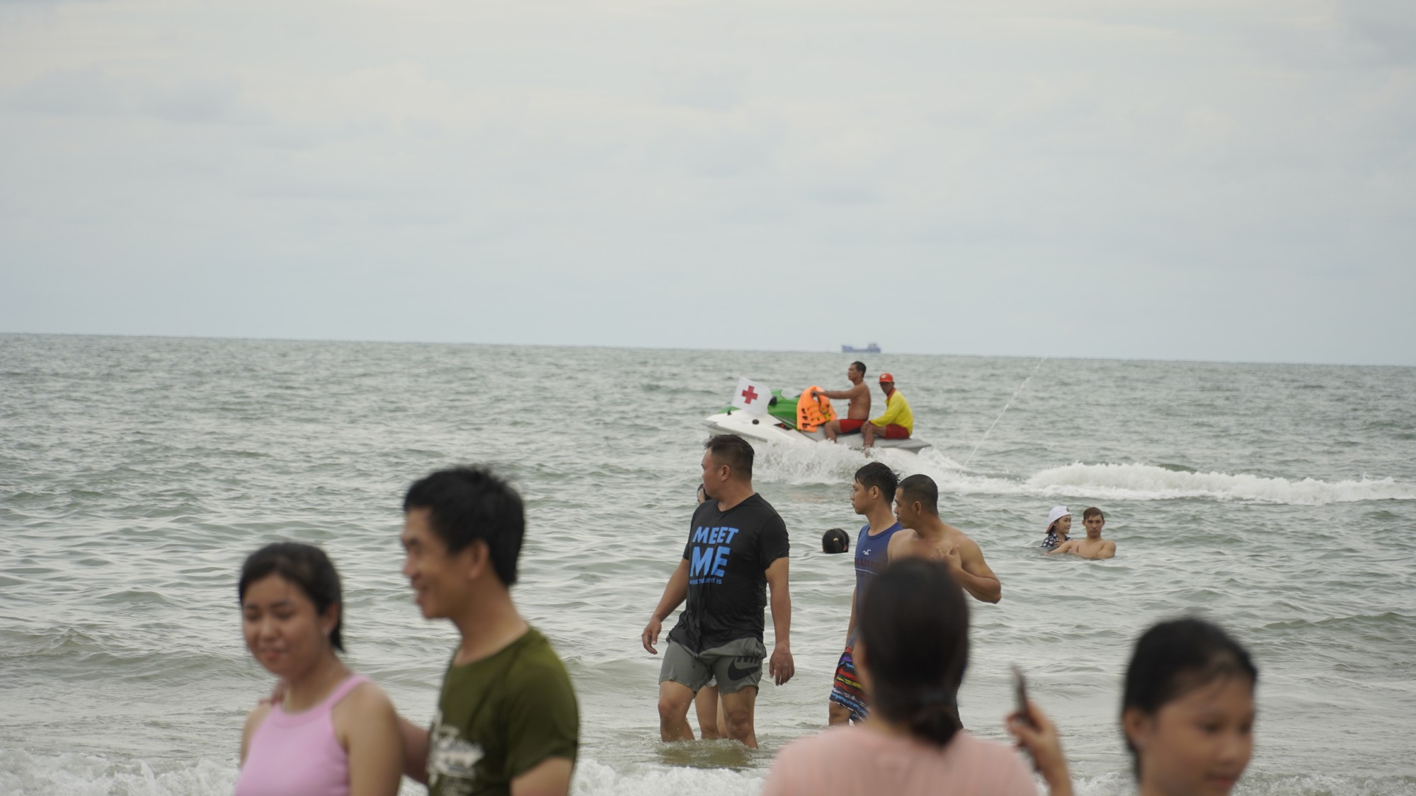 Chen nhau xuống biển Vũng T&agrave;u - Ảnh 6.