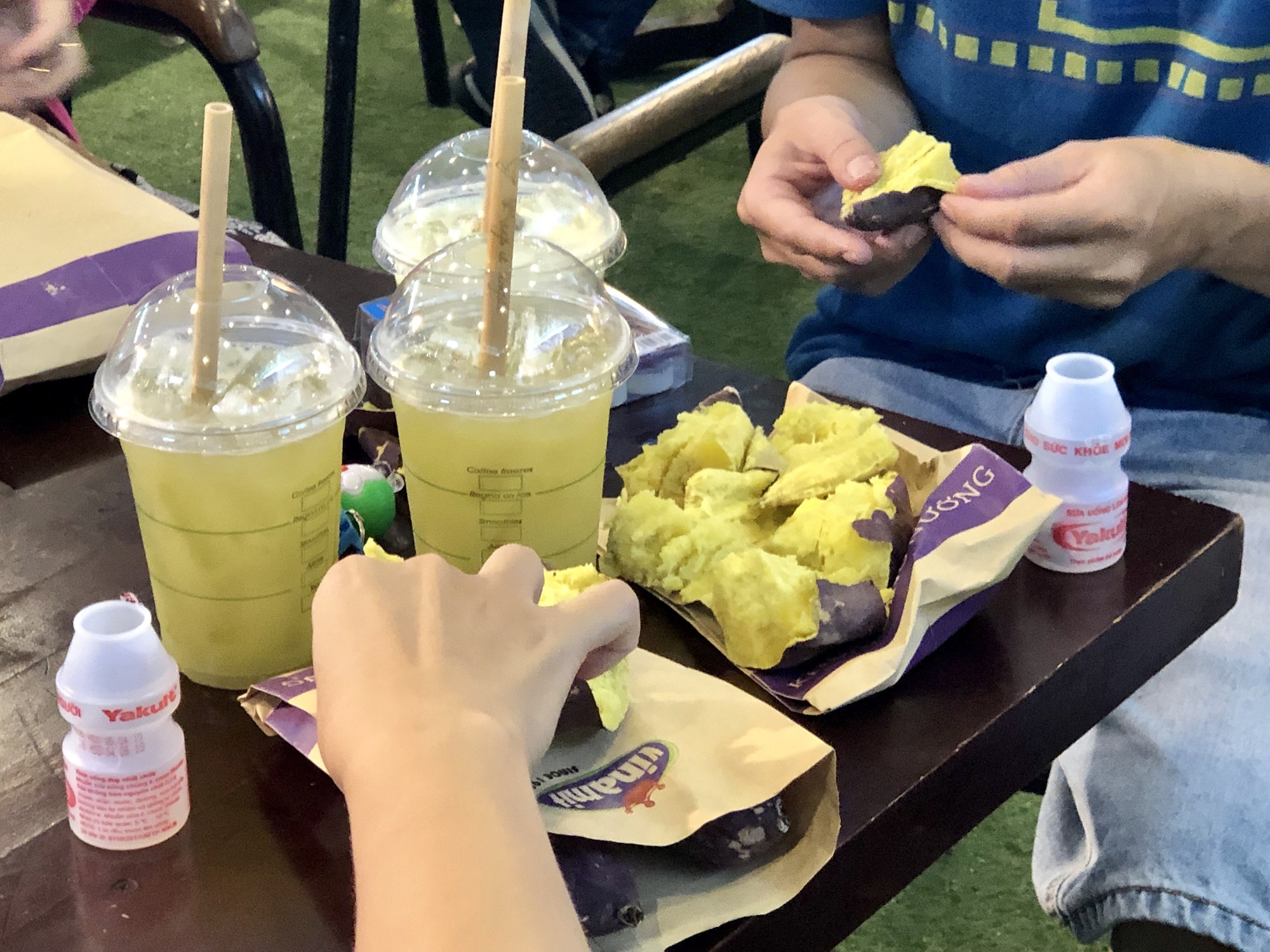 Bán khoai lang nướng, nước mía tươi sấy kiếm 20 triệu đồng/ngày