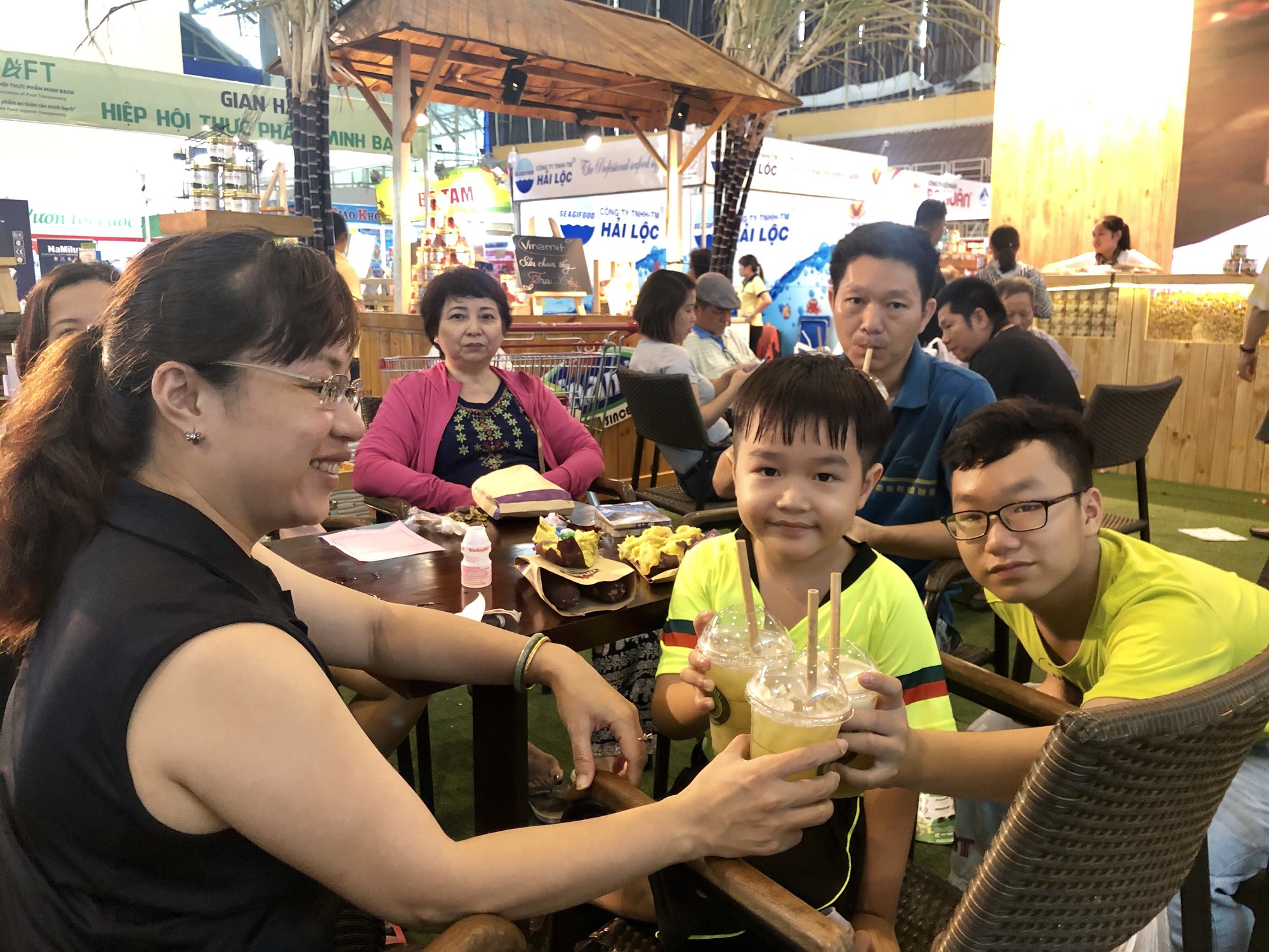 B&aacute;n khoai lang nướng, nước m&iacute;a tươi sấy kiếm 20 triệu đồng/ng&agrave;y - Ảnh 3.