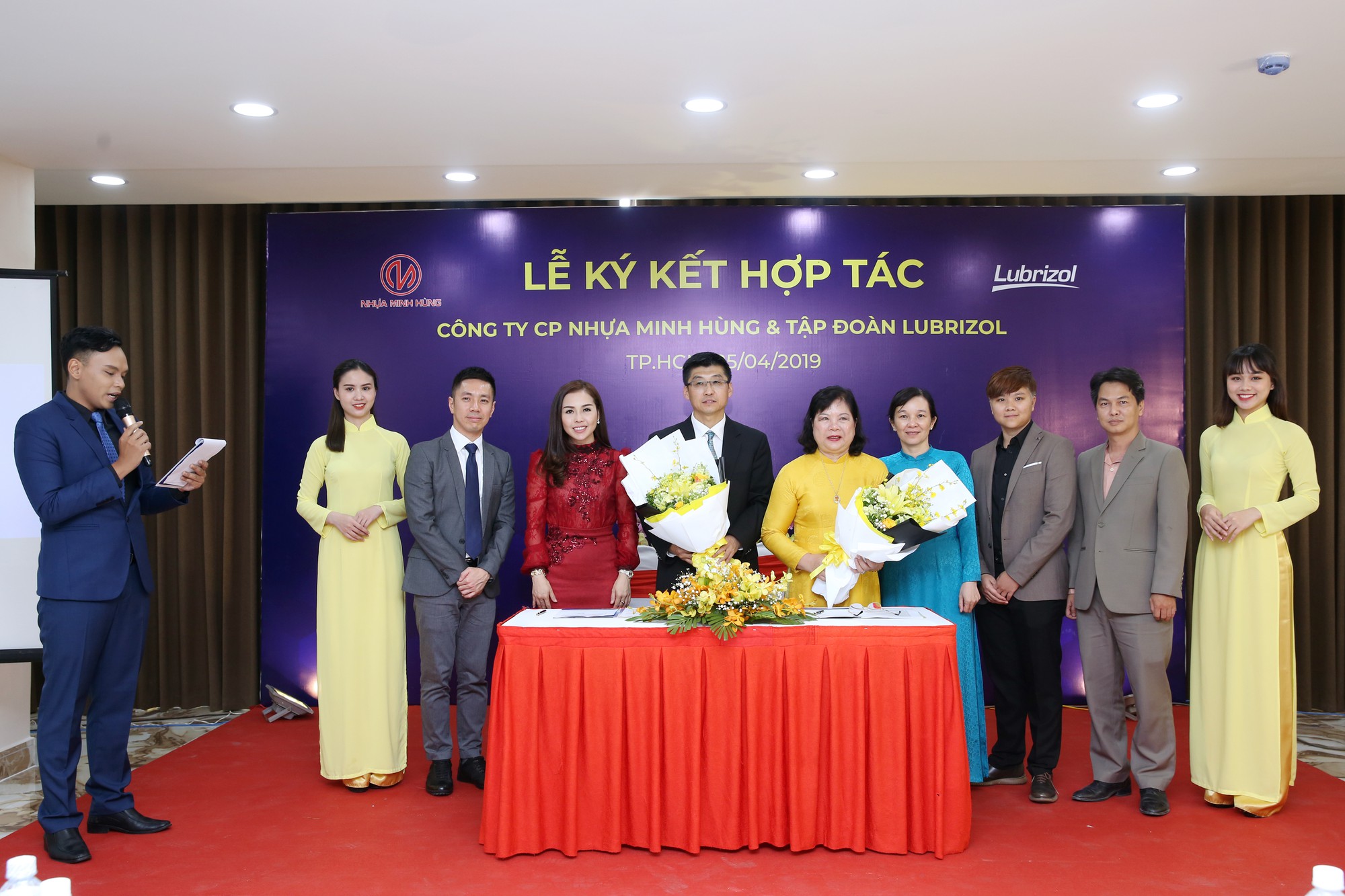 Nhựa Minh Hùng ký hợp đồng với Tập đoàn Lubrizol - Ảnh 2.