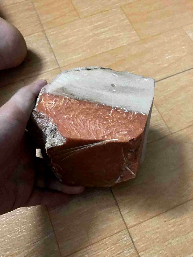 Tảng b&aacute;u vật của biển chỉ nặng 1,5kg nhưng trị gi&aacute; h&agrave;ng tỉ ở Ninh B&igrave;nh - Ảnh 1.