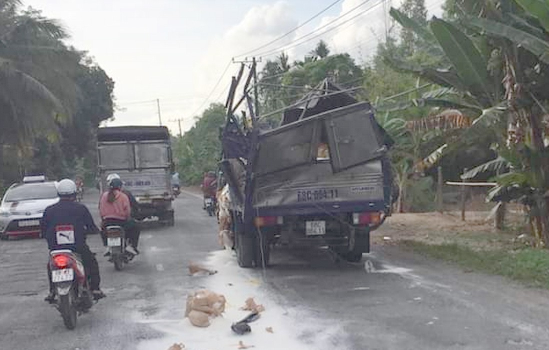 Khiếp vía với chuyên cơ mặt đất lao vào nhà dân - Ảnh 3.