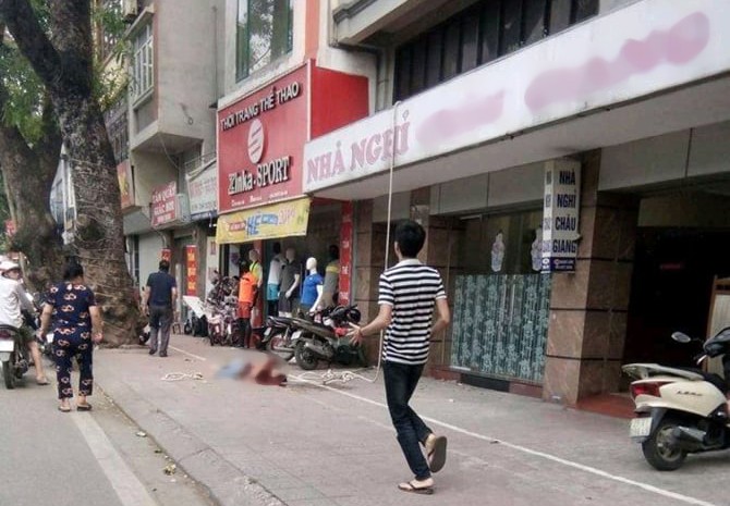 Sửa máy điều hòa, nam thanh niên rơi từ tầng 4 nhà nghỉ tử vong thương tâm