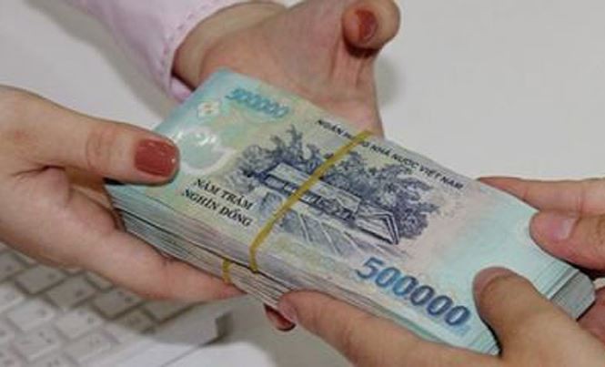 Bắt quả tang đối tượng nhận tiền &ldquo;chạy &aacute;n&rdquo; - Ảnh 1.