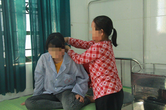 Nữ sinh lớp 9 bị đánh, lột đồ vẫn la hét, kích động khi nghe nhắc lại chuyện cũ