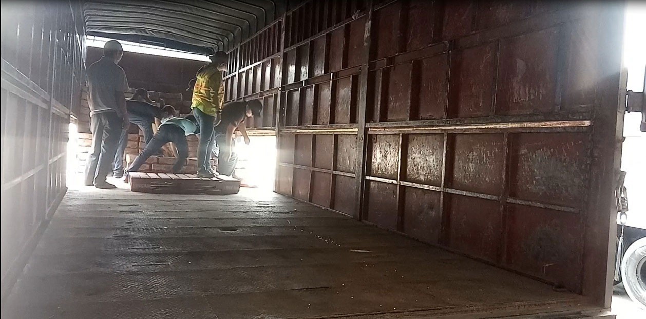 BÁT NHÁO DỊCH VỤ VIỆC LÀM (*): Vắt kiệt sức người lao động