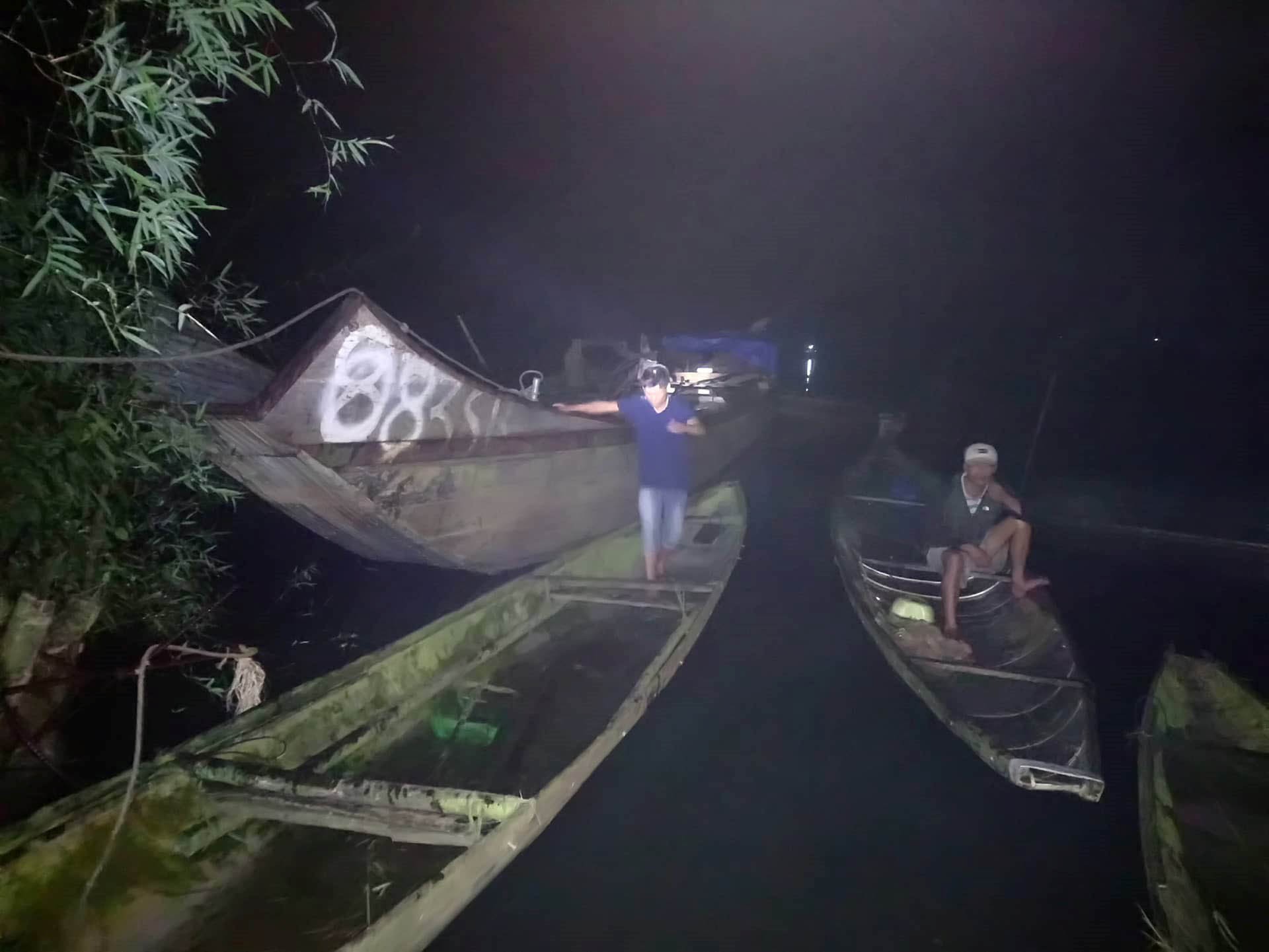 Cứ ra quân là sông vắng lặng!
