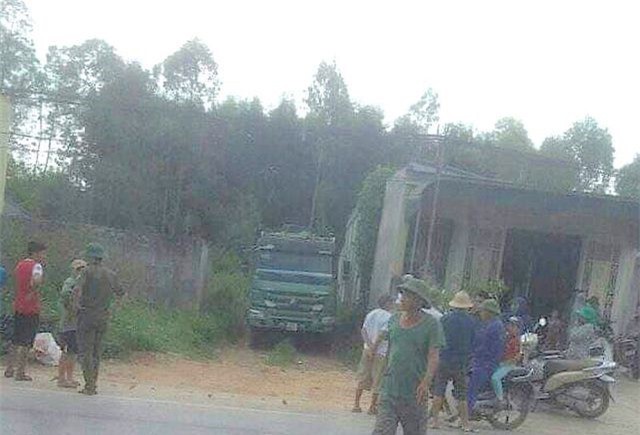 Bàng hoàng phát hiện người đàn ông không rõ danh tính chết dưới gầm xe tải