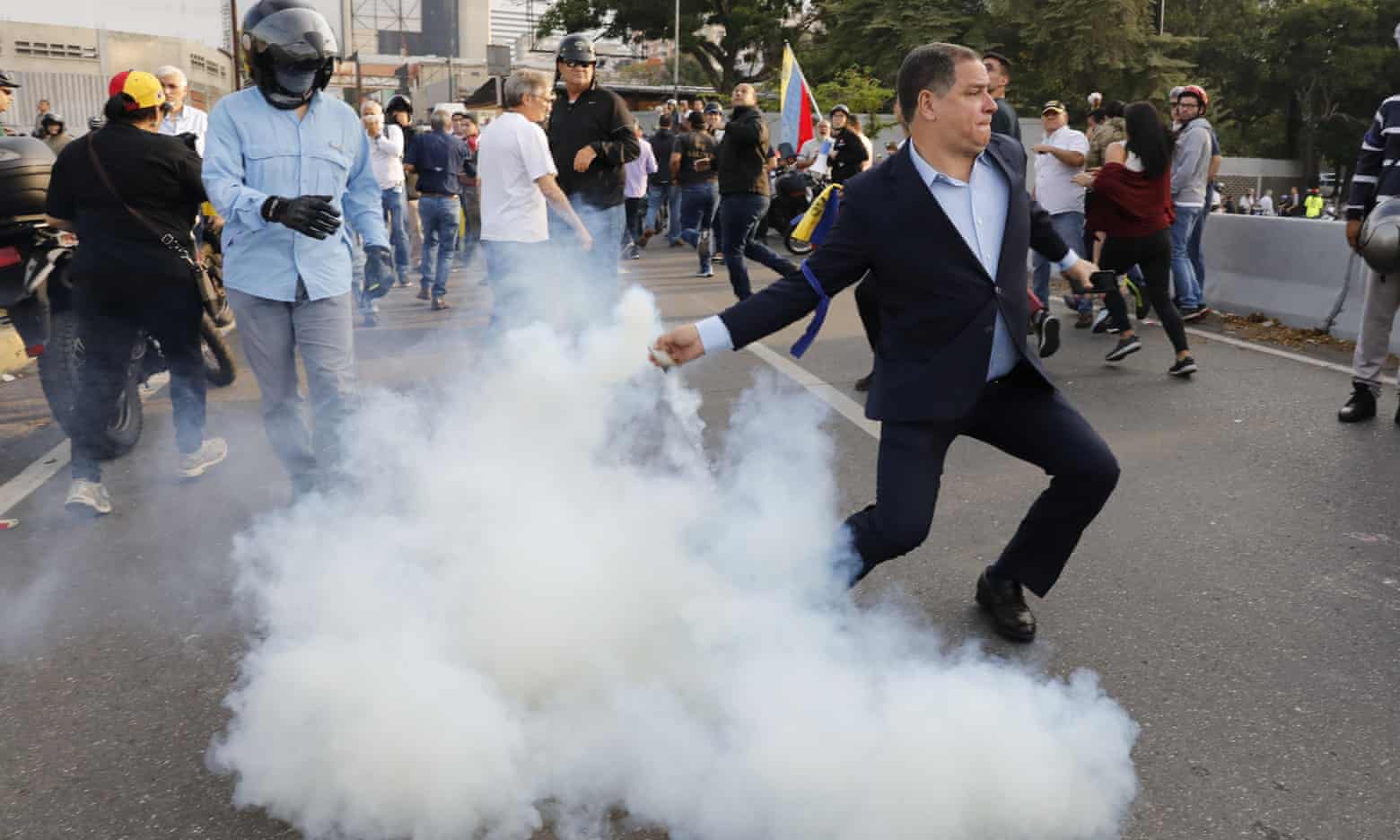 Thủ lĩnh đối lập Venezuela tuyên bố đảo chính, lật đổ Tổng thống Maduro